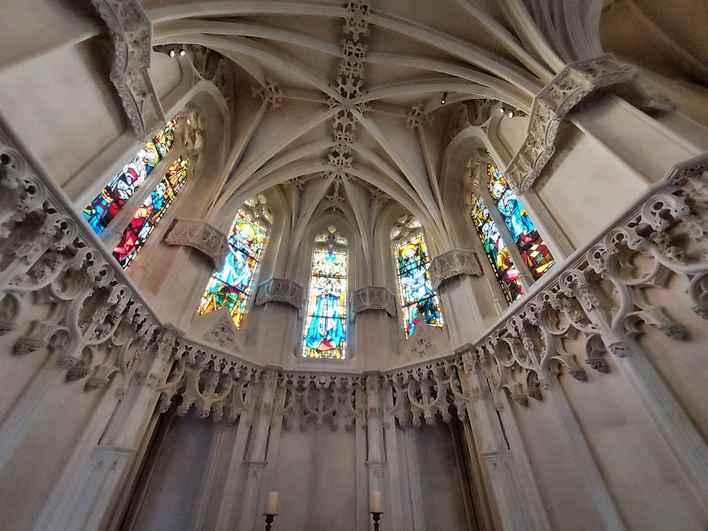 Intérieur de la chapelle Saint-Hubert
